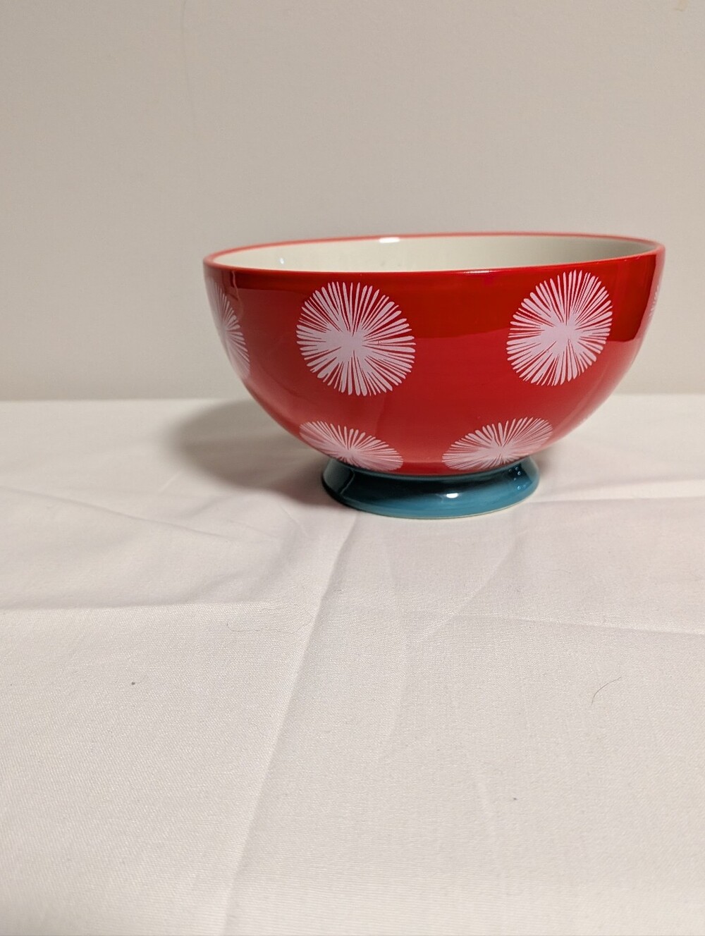 Pioneer Woman Bowl. White Starburst On Red Background. 6 Inches In Diameter.